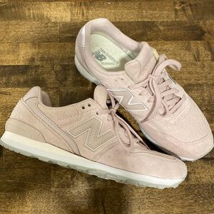 New Balance light pink sneaker